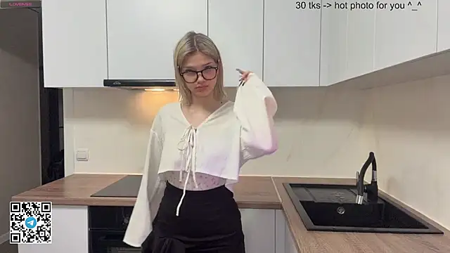 Carolini i online show from 04-21-26, 05:39