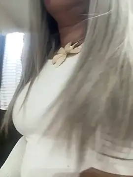 Nanda loiragostosa online show from 04-11-26, 01:43