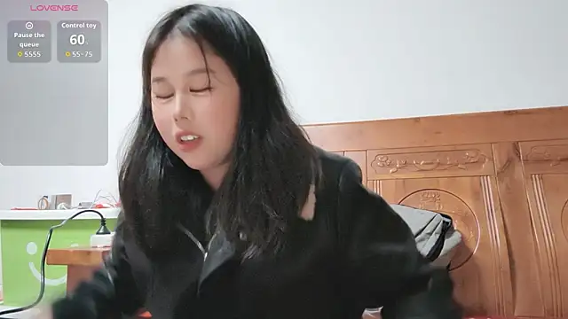 Snapshot of Hannah-33 chatting on 03-08-26, 02:32 Hannah-33 online show from 03-08-26, 02:32