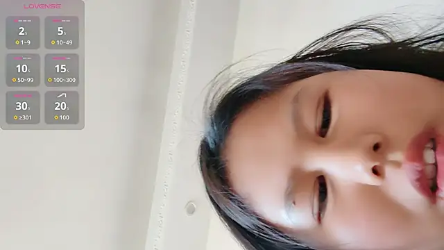 Snapshot of Hannah-33 chatting on 03-13-26, 06:42 Hannah-33 online show from 03-13-26, 06:42