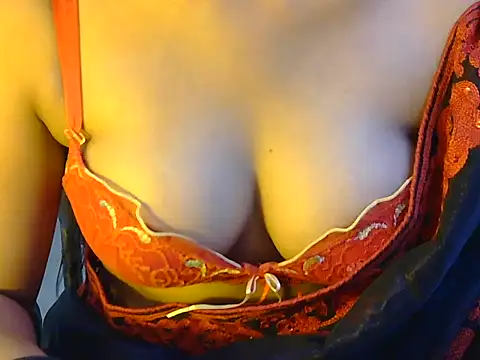 Snapshot of strip_sunshine chatting on 05-13-26, 04:43 strip sunshine online show from 05-13-26, 04:43