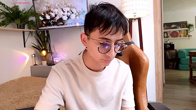 Snapshot of Sr_evann chatting on 05-18-26, 05:41 Sr evann online show from 05-18-26, 05:41