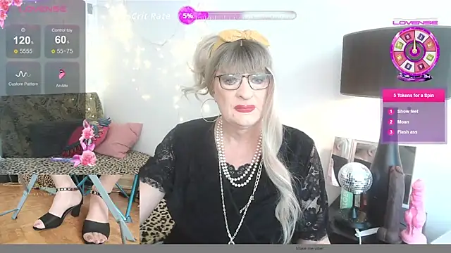 Snapshot of sophyTV chatting on 05-12-26, 10:12 sophyTV online show from 05-12-26, 10:12