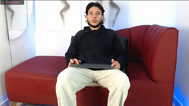 Snapshot of luxesmith chatting on 05-12-26, 11:35 luxesmith online show from 05-12-26, 11:35
