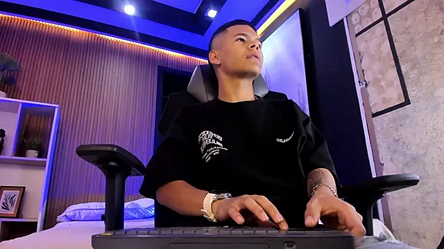 DylanRoyce  online show from 04-07-26, 12:16