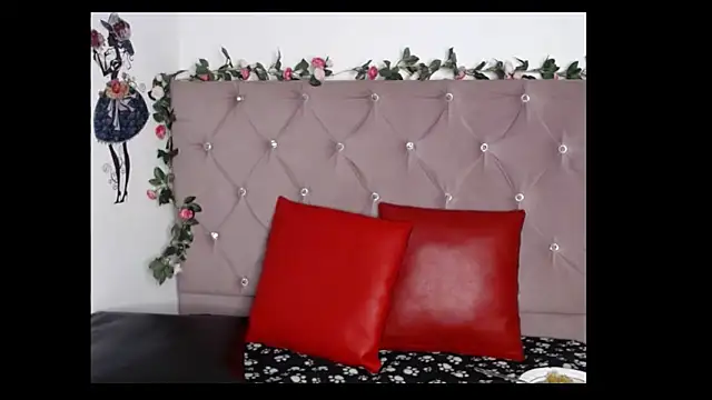 Snapshot of samanta_rosse20 chatting on 05-21-26, 05:14 samanta rosse20 online show from 05-21-26, 05:14