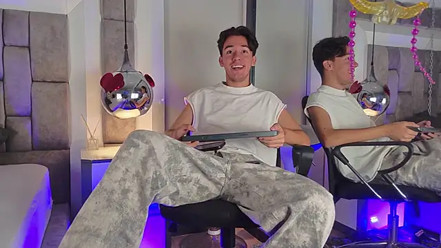 Austin Reedss online show from 04-05-26, 01:19