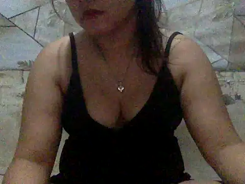 Snapshot of thealovesyou chatting on 05-18-26, 04:18 thealovesyou online show from 05-18-26, 04:18