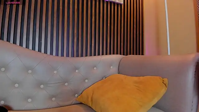 Elisasue online show from 06-19-26, 08:51