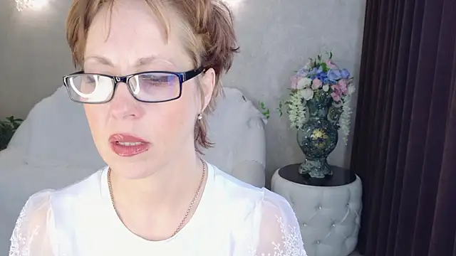 Snapshot of LioraWeiss chatting on 03-05-26, 06:42 LioraWeiss online show from 03-05-26, 06:42