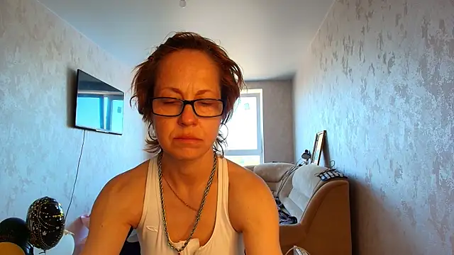 Snapshot of LioraWeiss chatting on 05-18-26, 07:36 LioraWeiss online show from 05-18-26, 07:36