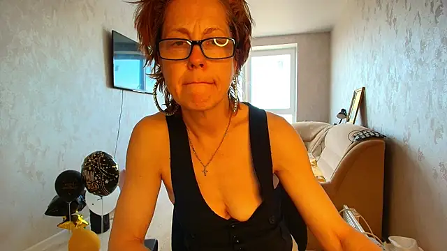 Snapshot of LioraWeiss chatting on 05-20-26, 06:52 LioraWeiss online show from 05-20-26, 06:52