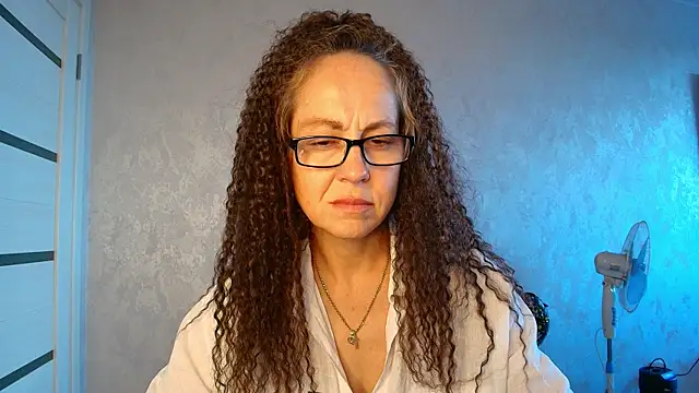 Snapshot of LioraWeiss chatting on 06-03-26, 02:33 LioraWeiss online show from 06-03-26, 02:33
