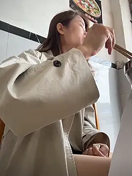 Mia-lp online show from 04-15-26, 03:35