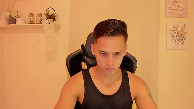 Snapshot of sexy_andres01 chatting on 04-28-26, 02:00 sexy andres01 online show from 04-28-26, 02:00