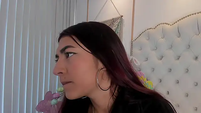 Sara funy online show from 04-06-26, 11:44