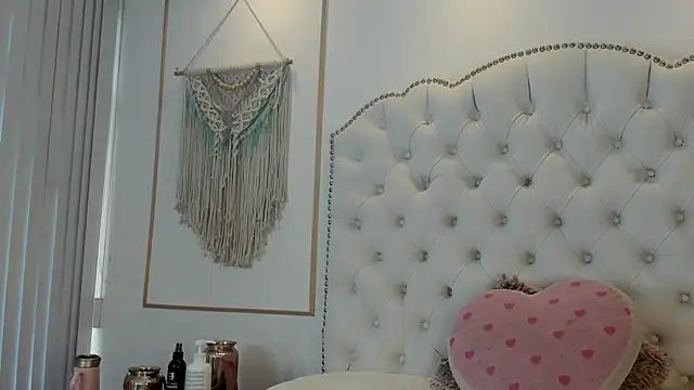 Sara funy online show from 06-04-26, 11:38