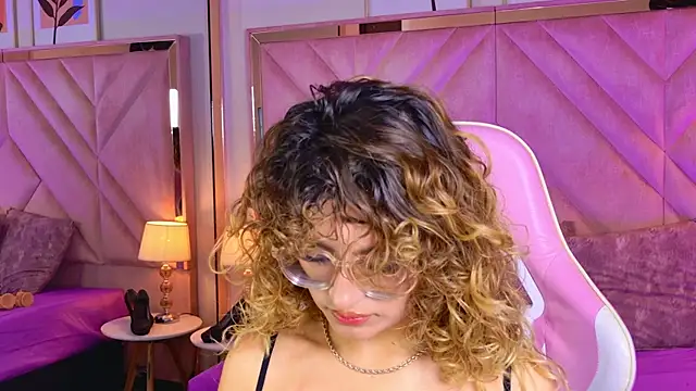 emilyjonesss  online show from 04-06-26, 07:48