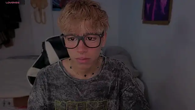 Snapshot of Ryan_sweet chatting on 03-04-26, 05:30 Ryan sweet online show from 03-04-26, 05:30