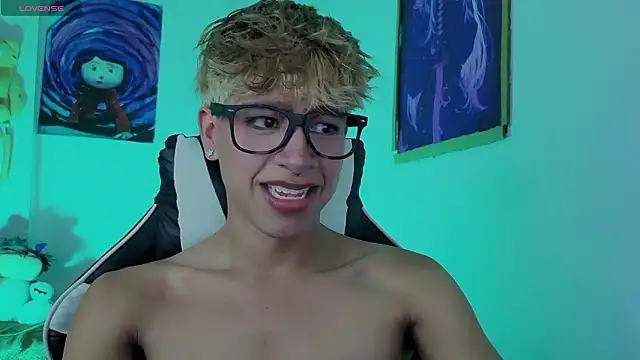 Snapshot of Ryan_sweet chatting on 03-18-26, 11:52 Ryan sweet online show from 03-18-26, 11:52