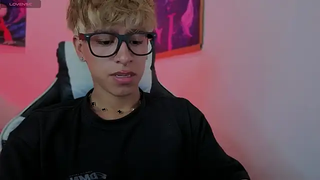 Snapshot of Ryan_sweet chatting on 03-24-26, 12:21 Ryan sweet online show from 03-24-26, 12:21