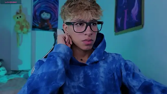 Snapshot of Ryan_sweet chatting on 03-25-26, 03:07 Ryan sweet online show from 03-25-26, 03:07