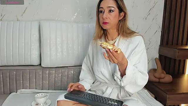 Madam Dalila online show from 07-29-26, 01:42