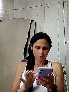Snapshot of yuliitza4 chatting on 05-10-26, 01:16 yuliitza4 online show from 05-10-26, 01:16