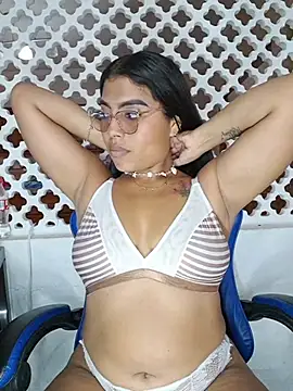 Coraline em online show from 04-21-26, 06:44