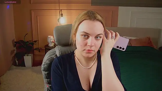 Glow Margo online show from 04-10-26, 01:11