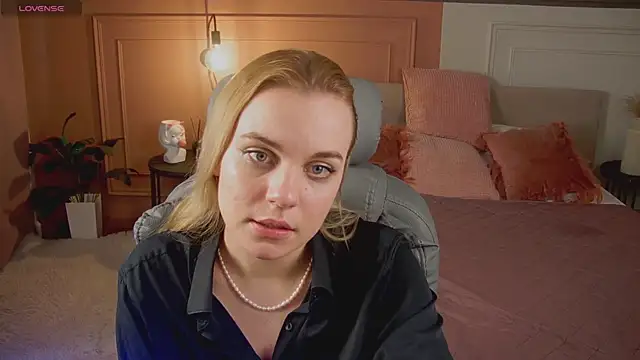 Glow Margo online show from 04-11-26, 12:59