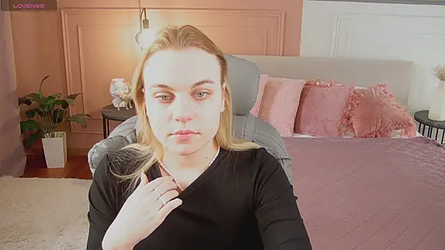 Glow Margo online show from 04-14-26, 01:11