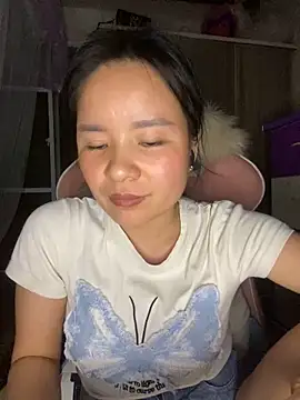 Ivy Trix2 online show from 04-21-26, 03:17