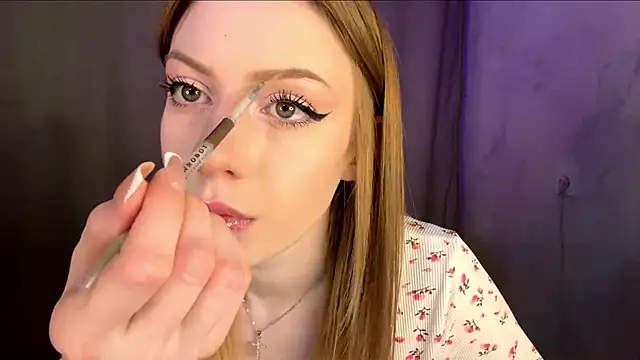 Snapshot of Rosalielue chatting on 05-18-26, 06:14 Rosalielue online show from 05-18-26, 06:14