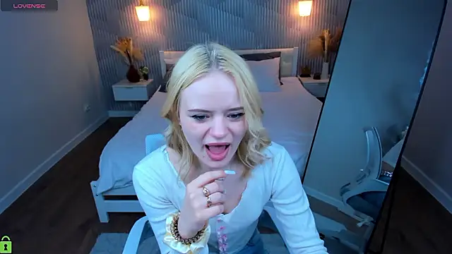 Snapshot of Tessa_Ashe chatting on 03-19-26, 09:57 Tessa Ashe online show from 03-19-26, 09:57