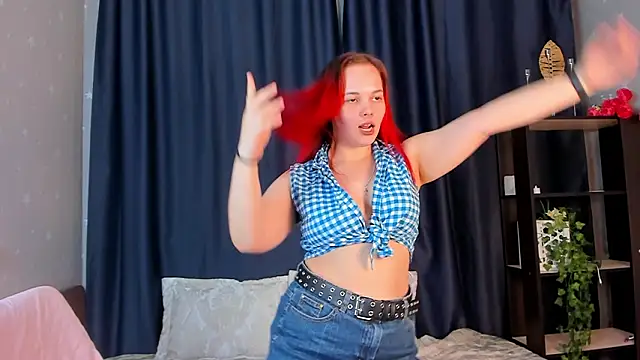 Snapshot of Alis_Hale chatting on 03-18-26, 06:44 Alis Hale online show from 03-18-26, 06:44