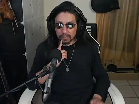 Snapshot of AntuanSV chatting on 03-05-26, 04:19 AntuanSV online show from 03-05-26, 04:19