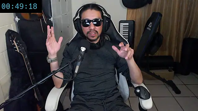 Snapshot of AntuanSV chatting on 03-08-26, 06:06 AntuanSV online show from 03-08-26, 06:06