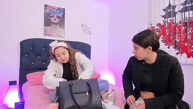 valeria and zoe online show from 04-10-26, 02:11