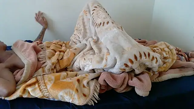 Freakycandy02 online show from 04-18-26, 08:07