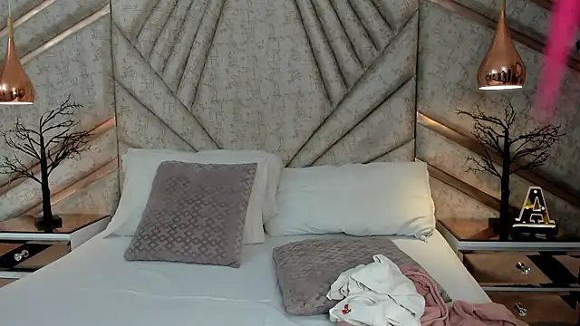 EmeelyMuller online show from 04-12-26, 03:33