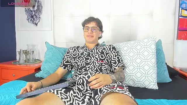 EXCLUSIVE8 online show from 05-01-26, 04:39