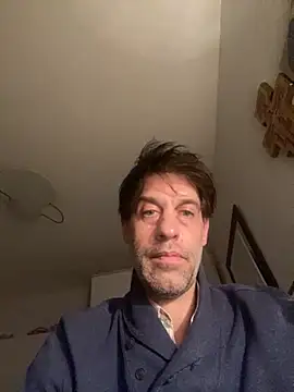 Snapshot of Alessandro7979 chatting on 03-19-26, 01:53 Alessandro7979 online show from 03-19-26, 01:53