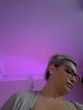 LunaBlaise online show from 04-17-26, 07:22