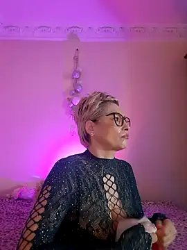 LunaBlaise online show from 04-18-26, 06:28