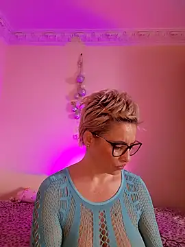 LunaBlaise online show from 04-22-26, 06:38