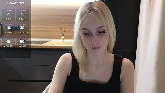 Snapshot of Bella_Villen chatting on 06-03-26, 07:30 Bella Villen online show from 06-03-26, 07:30