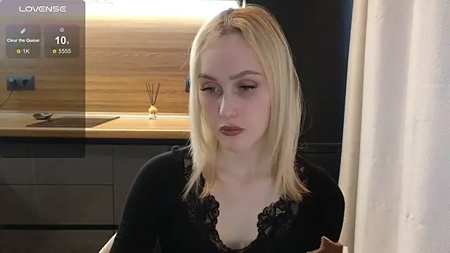 Snapshot of Bella_Villen chatting on 06-04-26, 01:06 Bella Villen online show from 06-04-26, 01:06