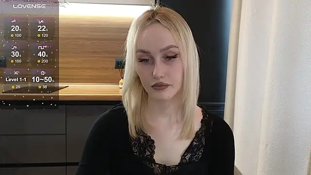 Snapshot of Bella_Villen chatting on 06-10-26, 11:42 Bella Villen online show from 06-10-26, 11:42