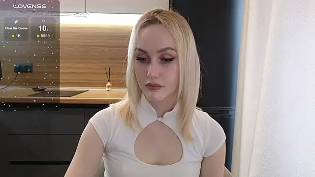 Snapshot of Bella_Villen chatting on 06-14-26, 10:50 Bella Villen online show from 06-14-26, 10:50